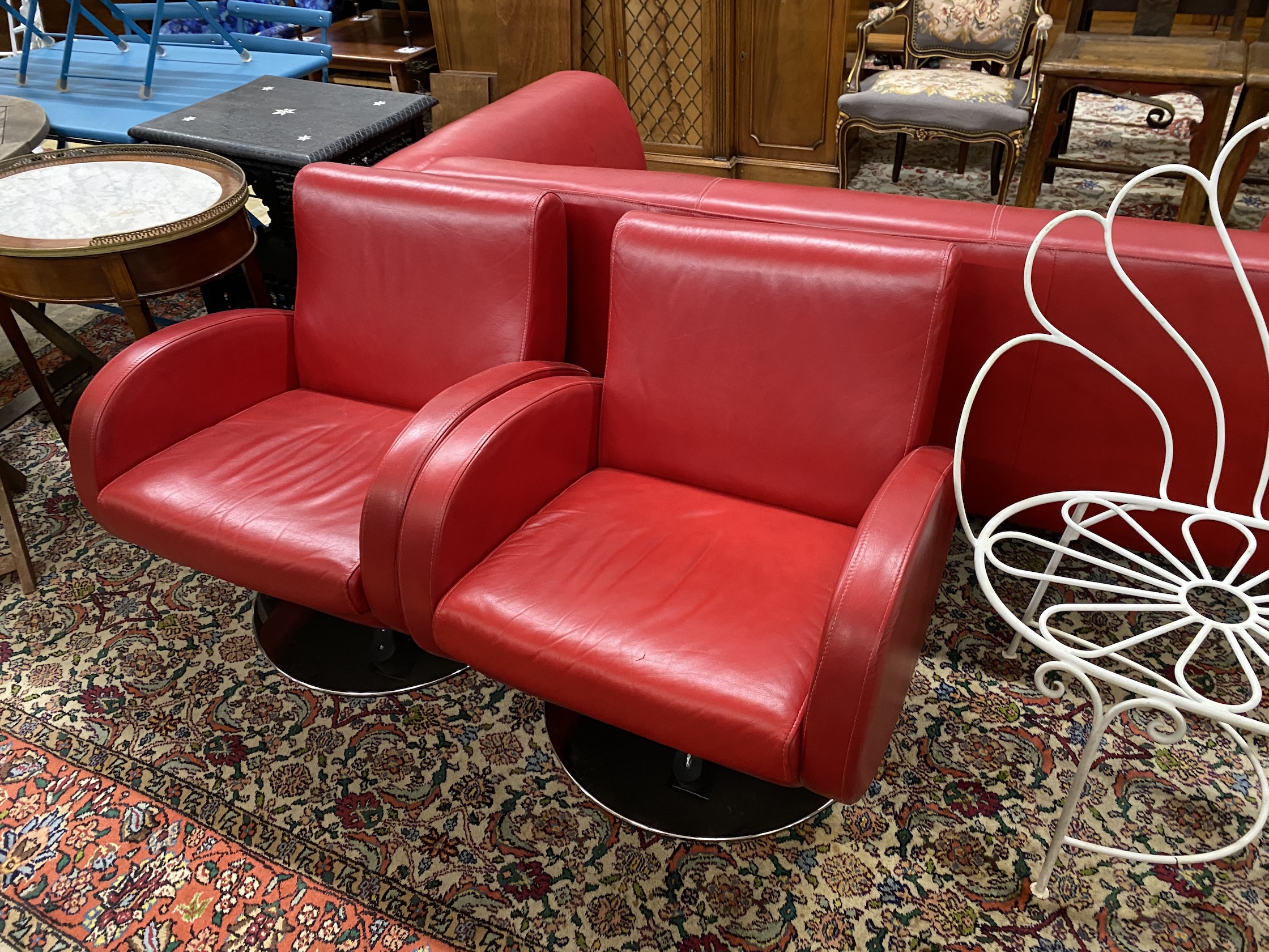 A contemporary leather three seater settee, length 204cm, width 86cm, height 70cm and two similar swivel armchairs on chrome bases